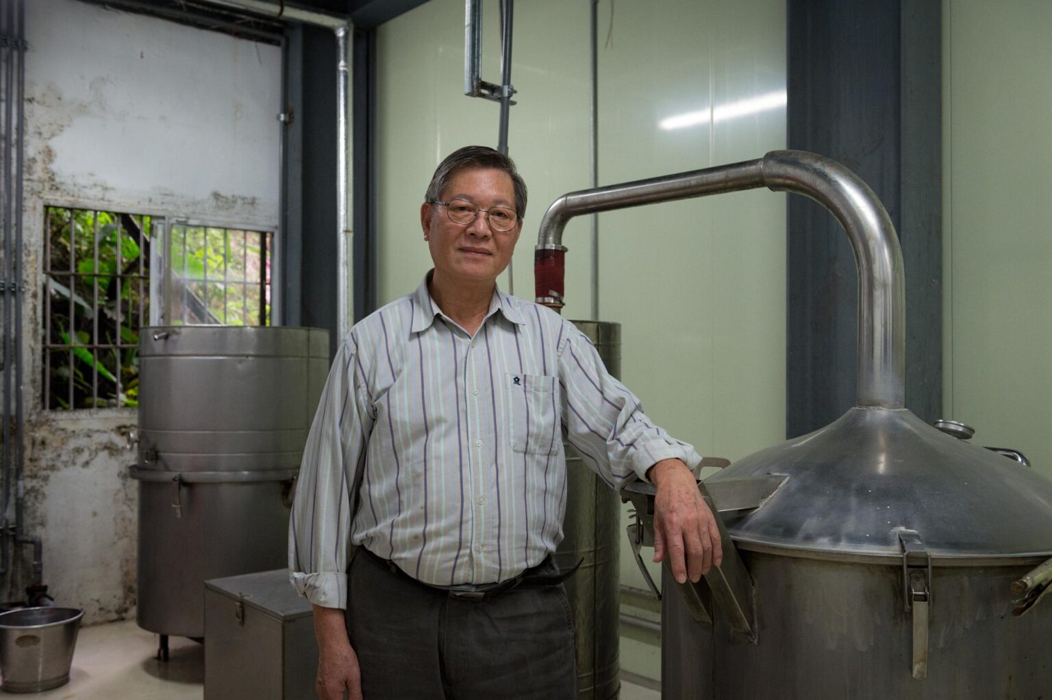 龐尼維爾創辦人與酒廠橡木桶試飲