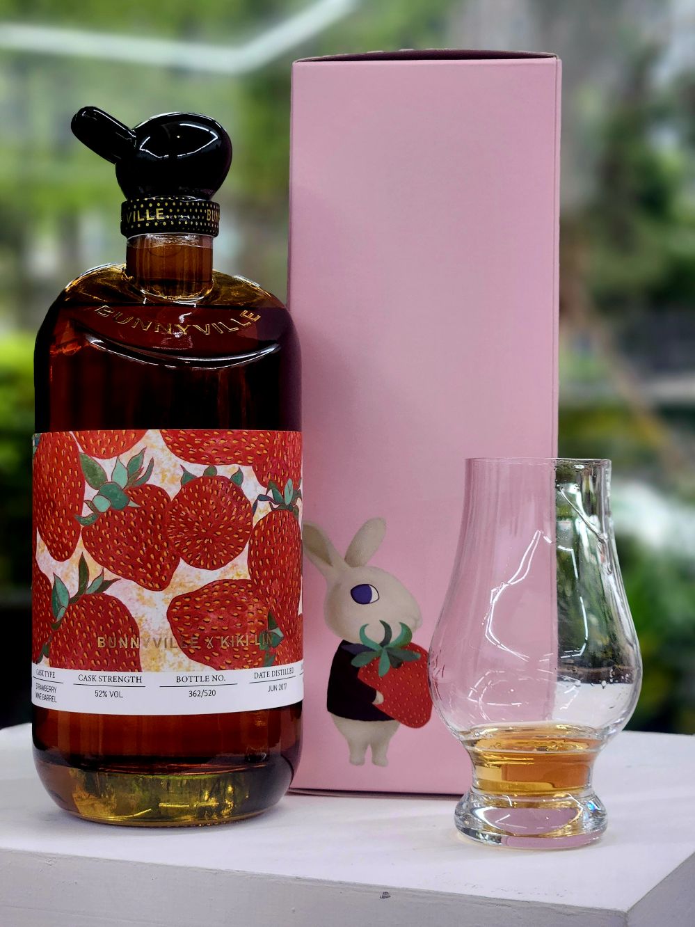 龐尼維爾單一麥芽威士忌草莓酒桶與林慧琪代表畫作《莓滿》